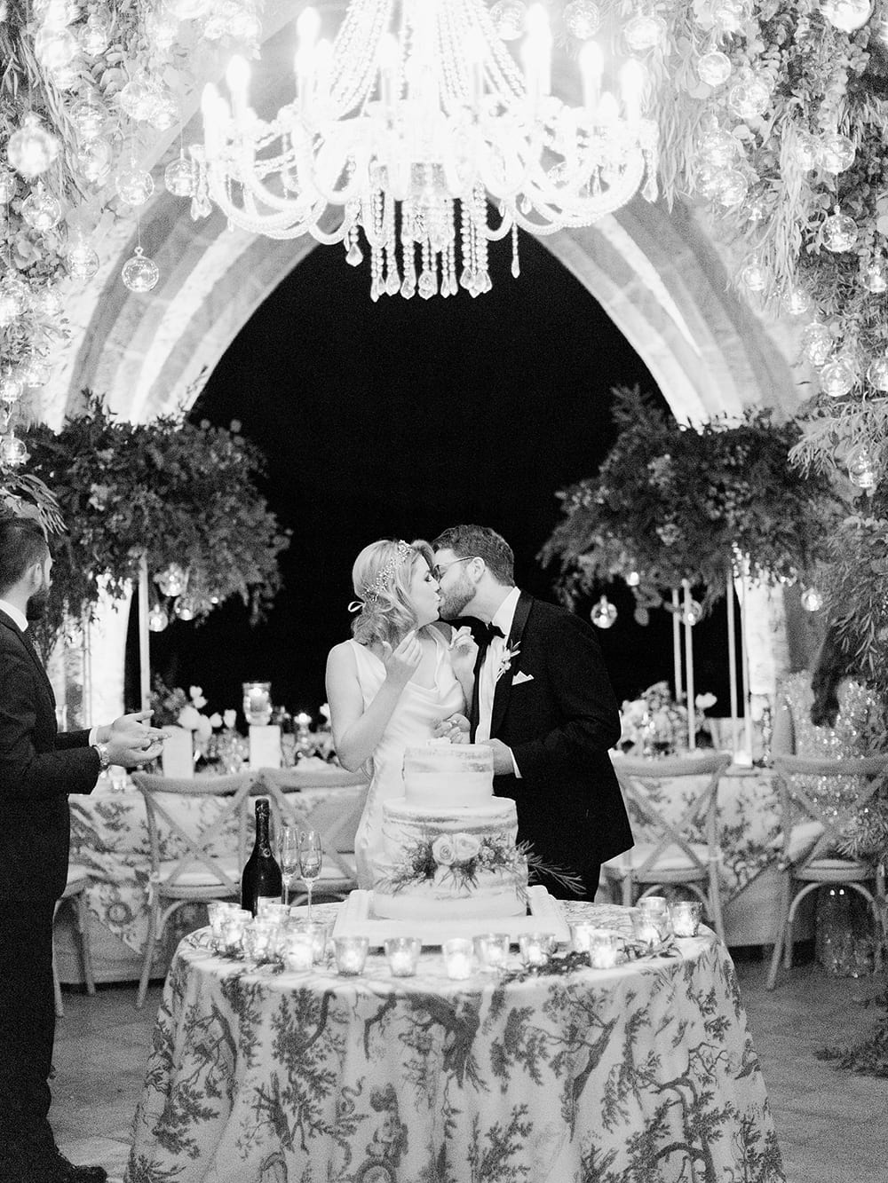 wedding villa cimbrone cake cutting in the crypt